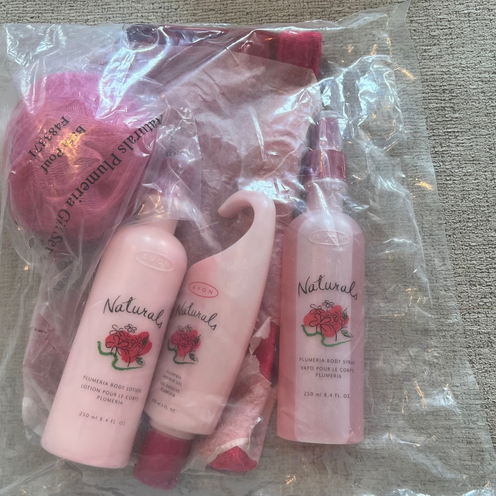 Avon‎ Naturals Plumeria Gift Set Body Spray Lotion Shower Gel Pouf 4 Piece New